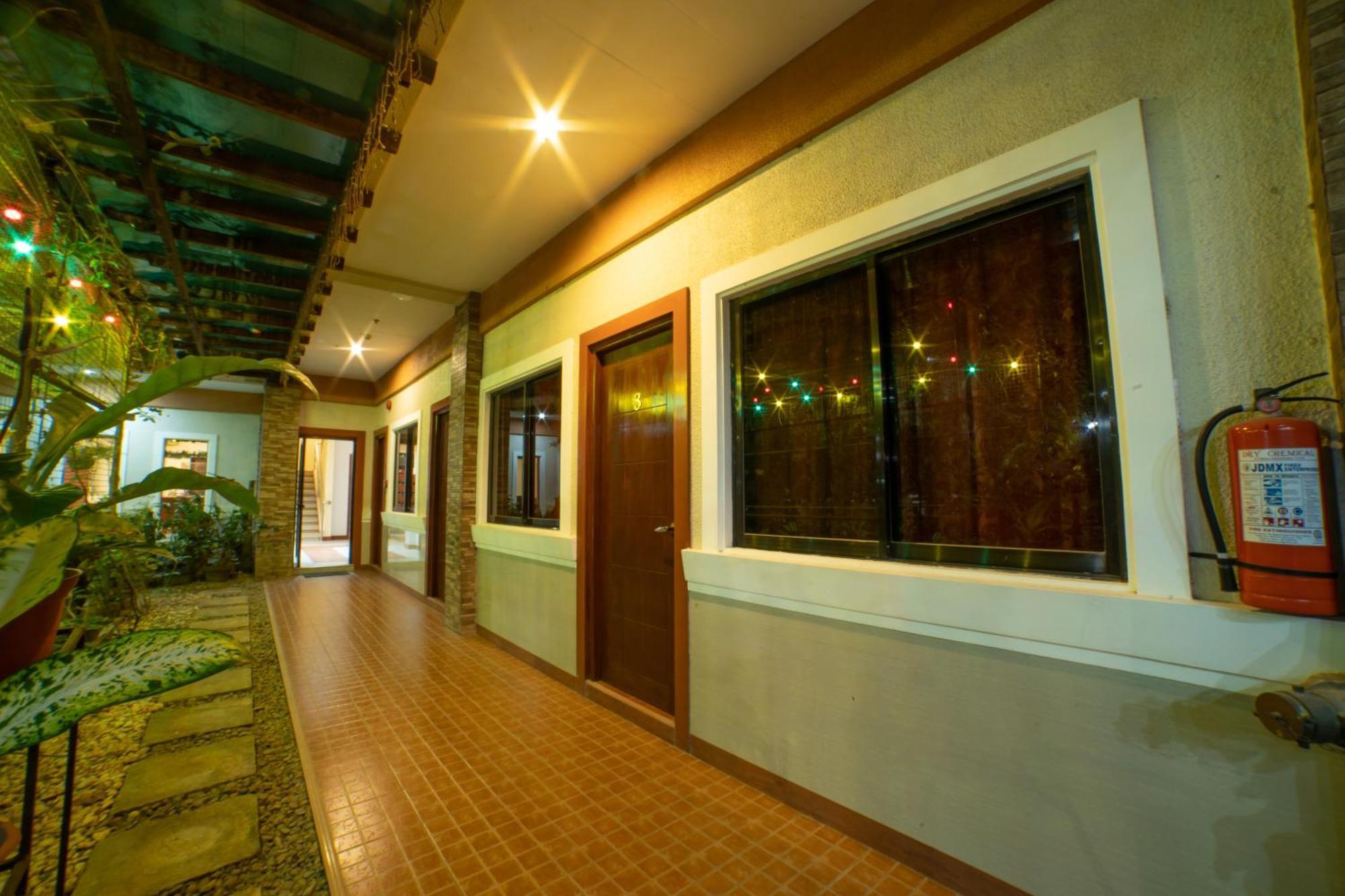 Casanas Suites Puerto Princesa Εξωτερικό φωτογραφία